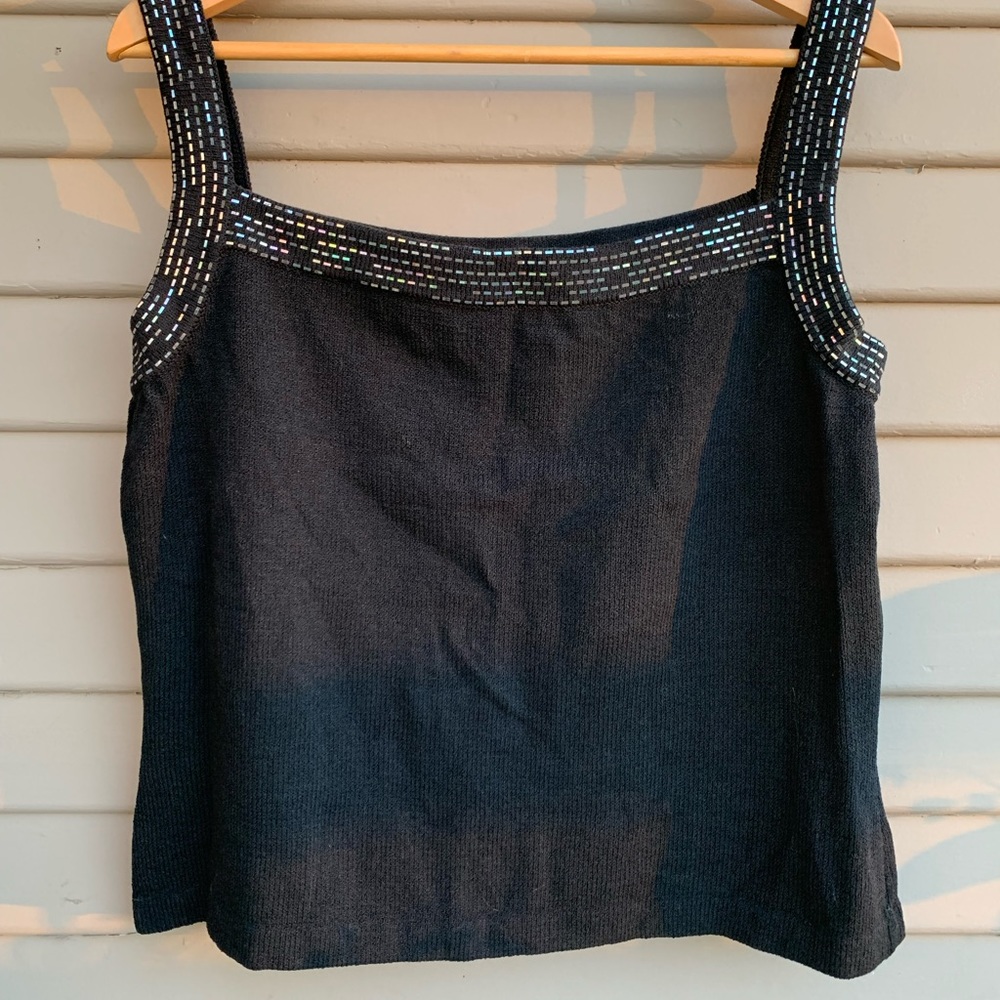 ST.JONH Black Sleeveless Top L.

Length 21.5”

Waist:42”

Pit to pit :20”

Bin D